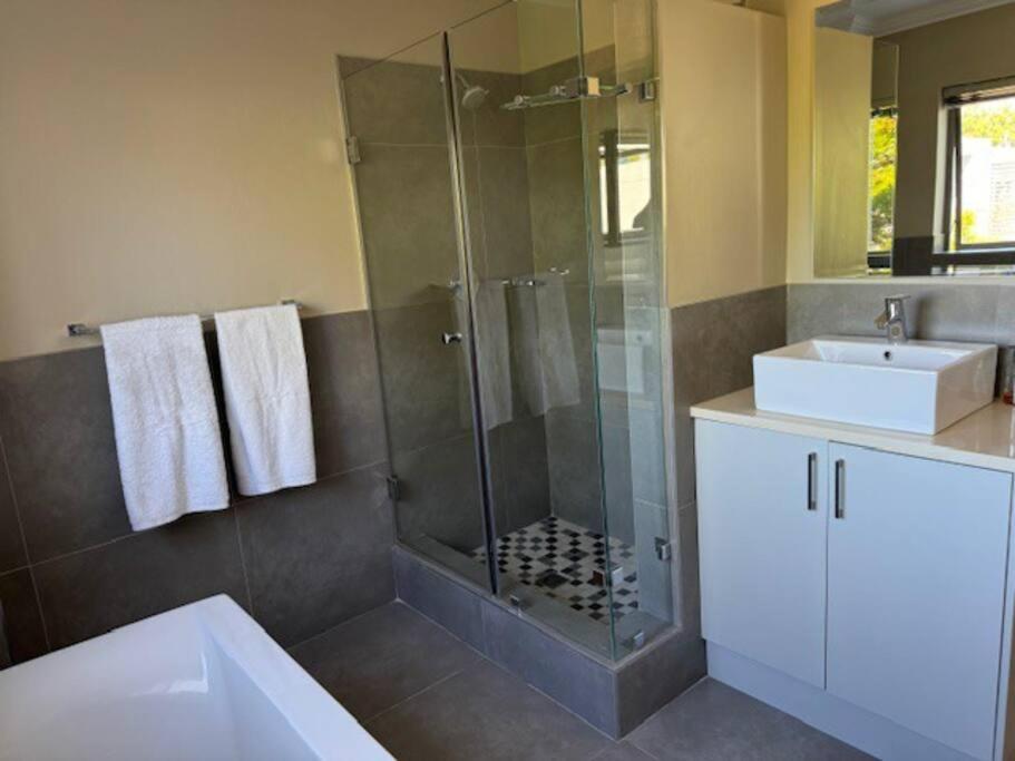 Luxury Townhouse In Stellenbosch Central Kültér fotó